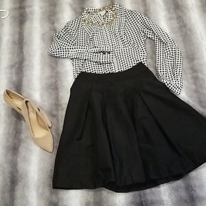 Black pleated skirt with pockets